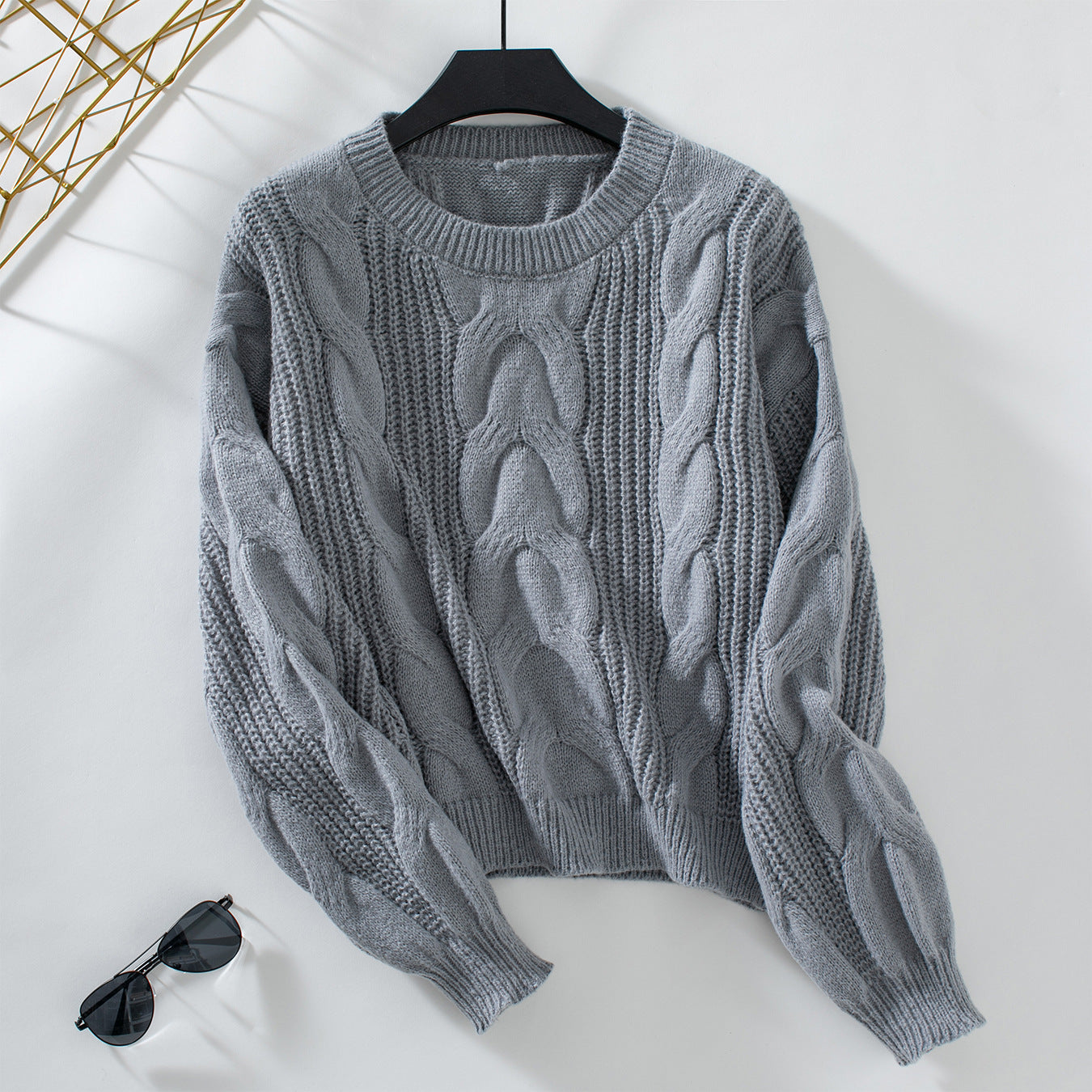 Pull femme en grosse maille avec des manches volumineuses et motif en torsades Chic und Stil