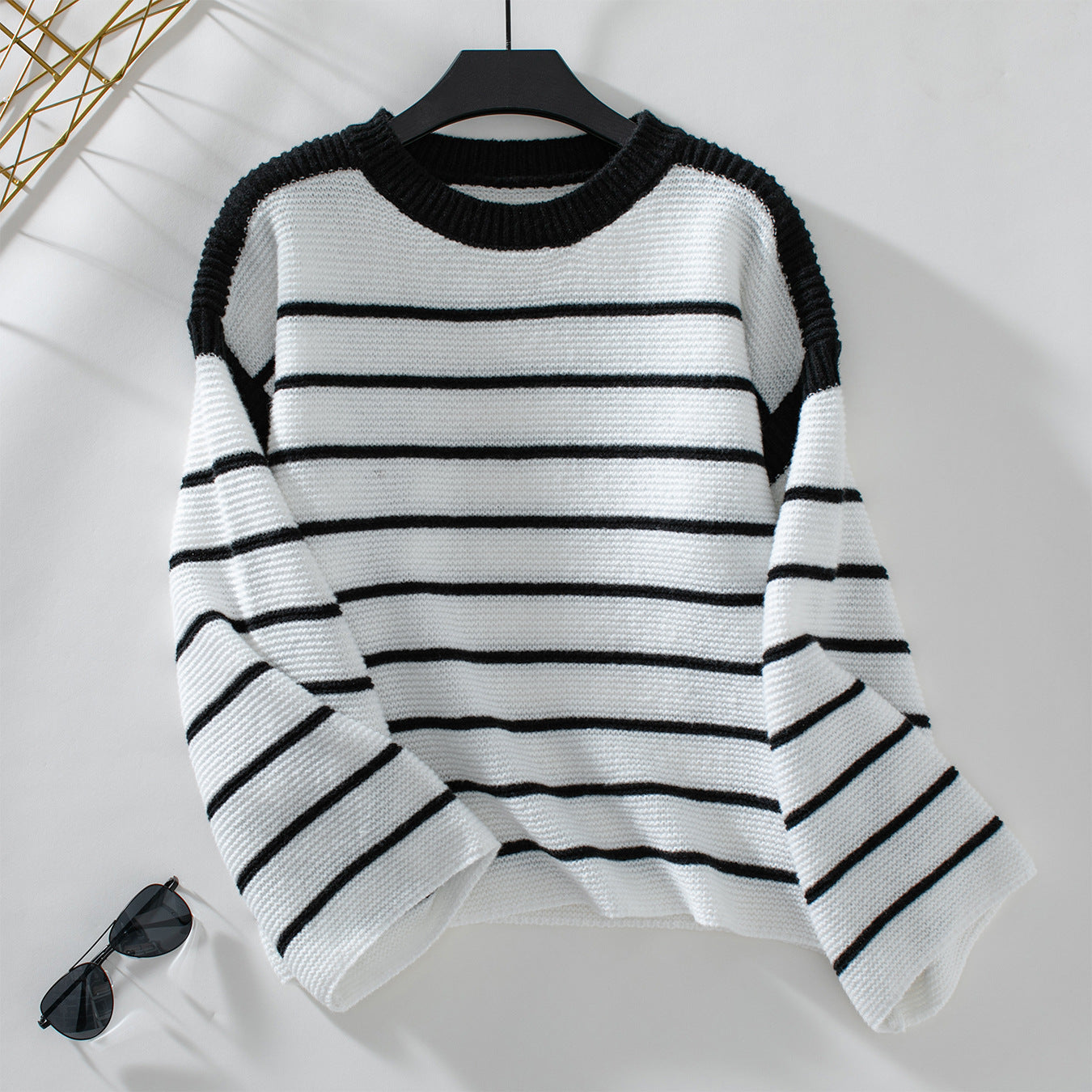 Pull en tricot décontracté pour femmes avec motif rayé bloquant et coupe ample Chic und Stil