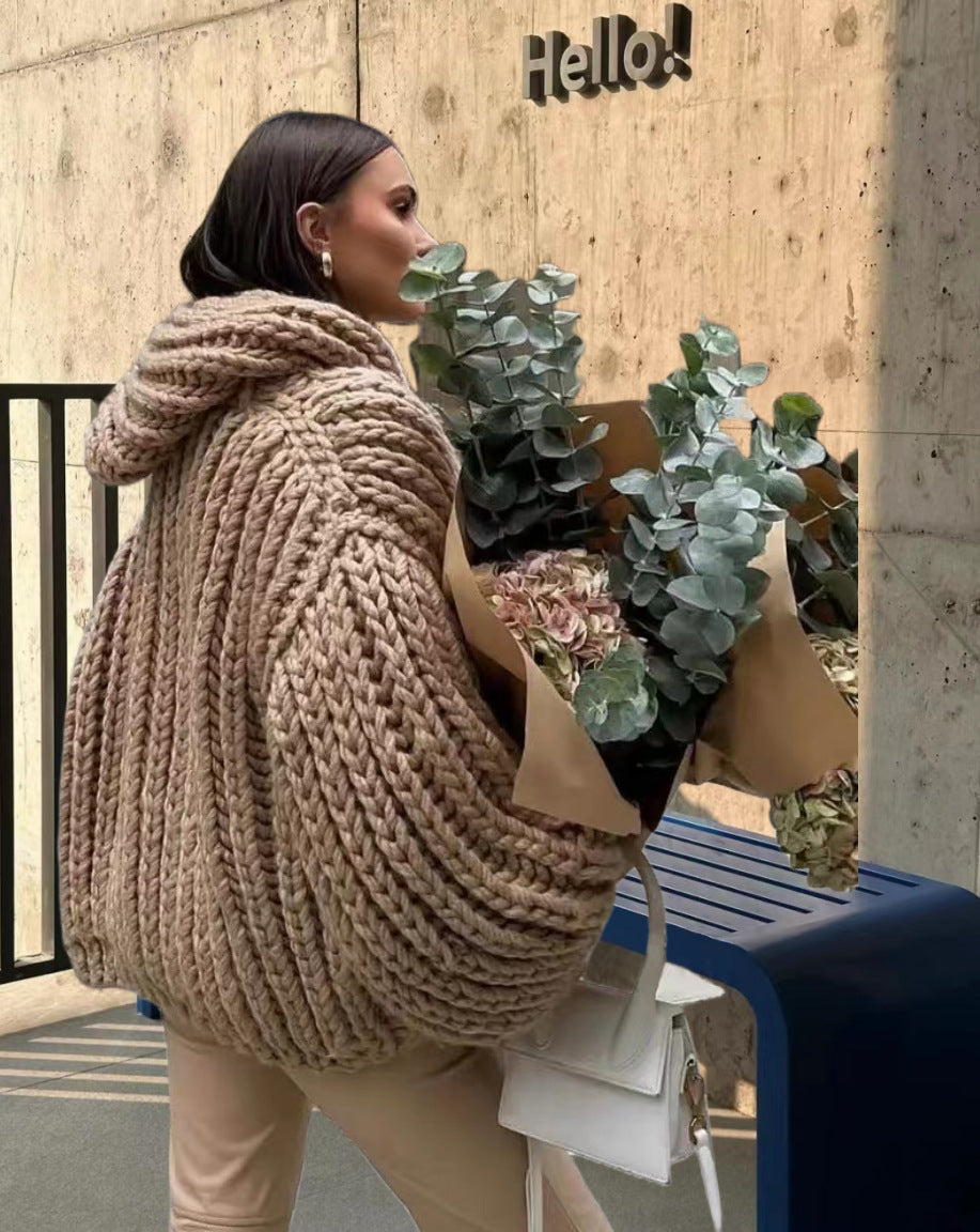 Dames gros tricot hoodie-jacket avec coupe oversized et col profond Chic und Stil