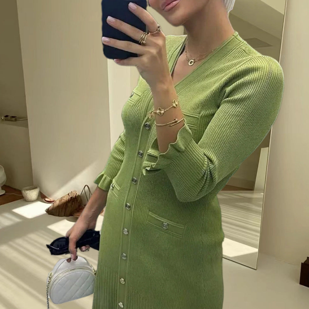 Robe maxi en tricot pour femmes avec patte de boutonnage et décolleté en V tendance Chic und Stil