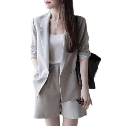 Fitted blazer and shorts set for women Chic und Stil