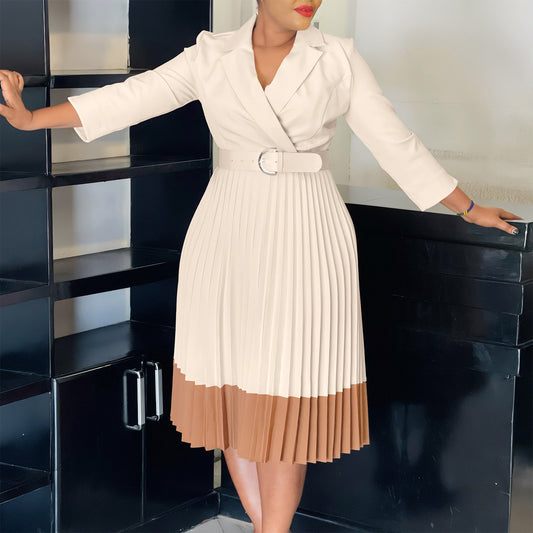 Robe plissée élégante pour femmes avec haut blazer cintré et ceinture Chic und Stil