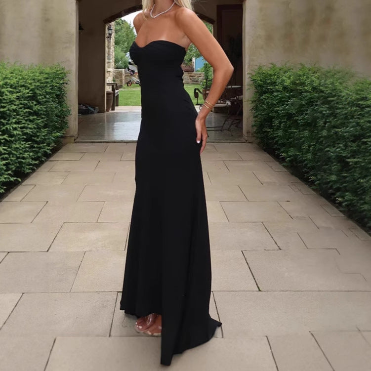 Robe de mariée élégante pour femmes avec design sans bretelles et tissu fluide Chic und Stil