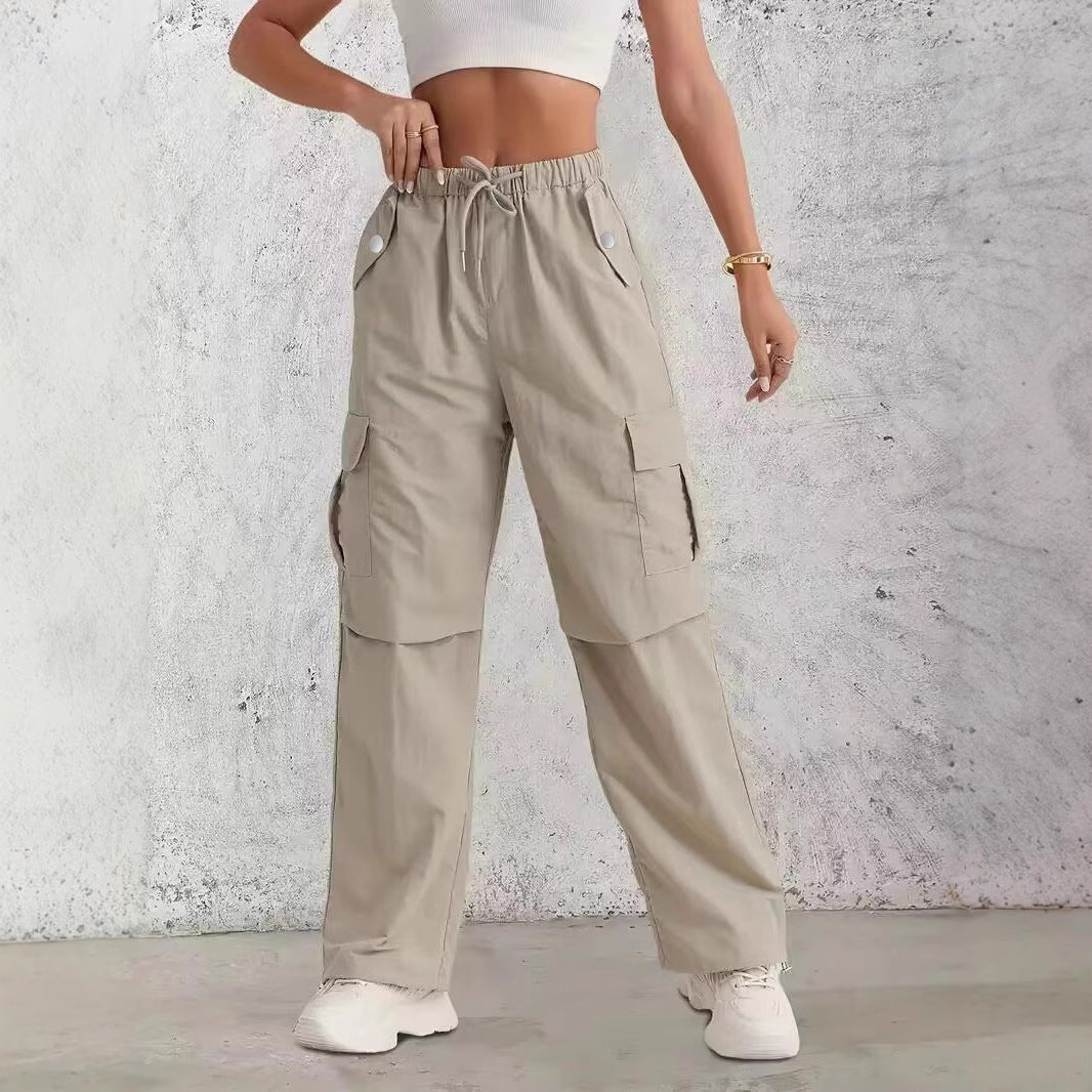 Chic and Style Women's cargo pants with a practical elastic waistband and trendy side pockets