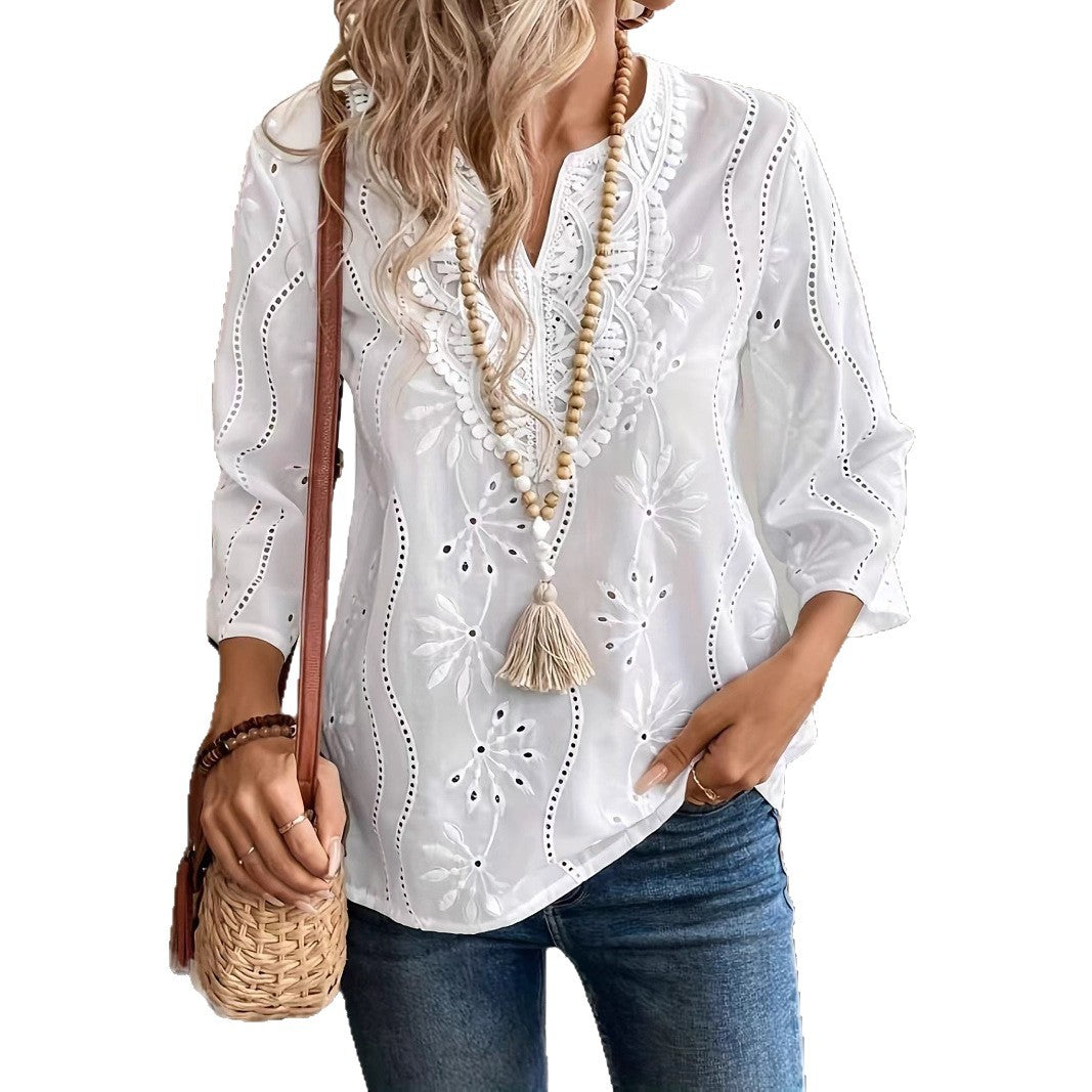 Blouse brodée pour femmes avec un élégant décolleté en V et des manches 3/4 Chic und Stil
