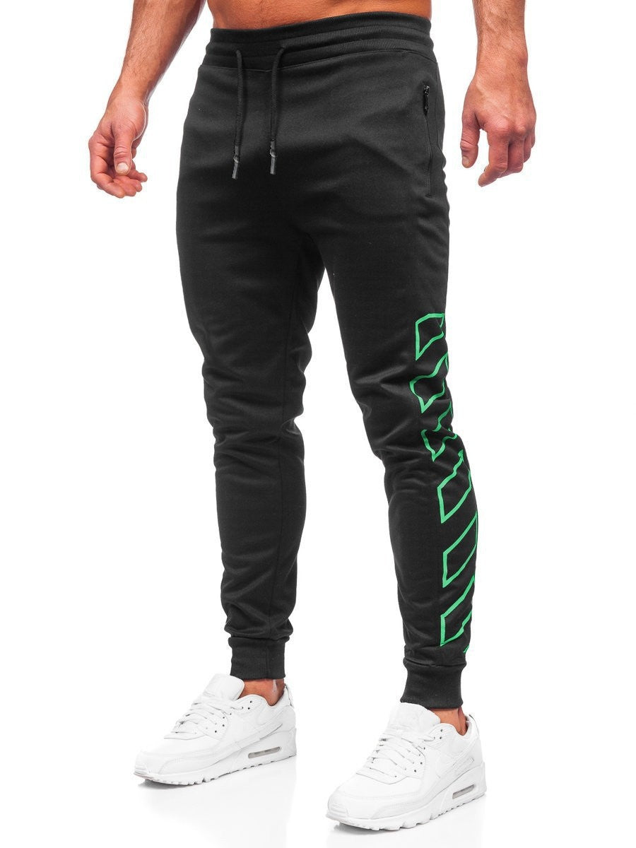 Functional sports pants for men with zippered pockets on the sides and a modern design Chic und Stil