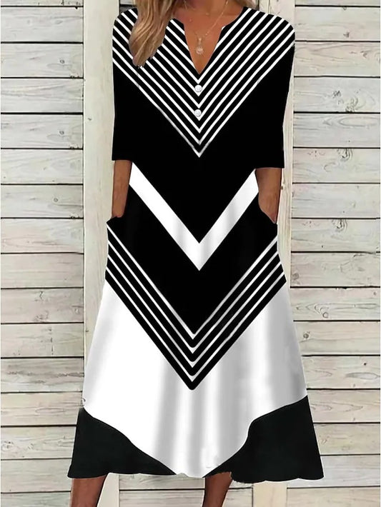 Robe mode femme avec décolleté en V et motif rayé graphique Chic und Stil