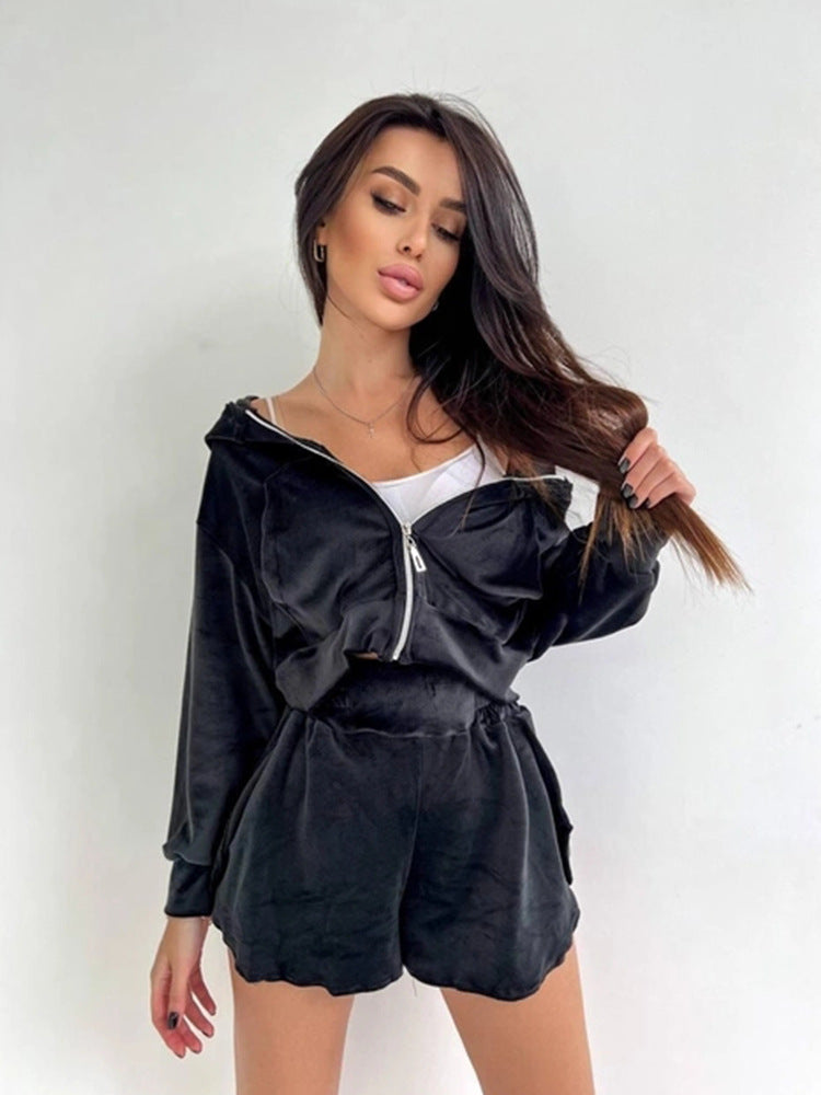 Ensemble d'entraînement sport féminin à manches courtes avec veste à capuche et shorts élastiques Chic und Stil