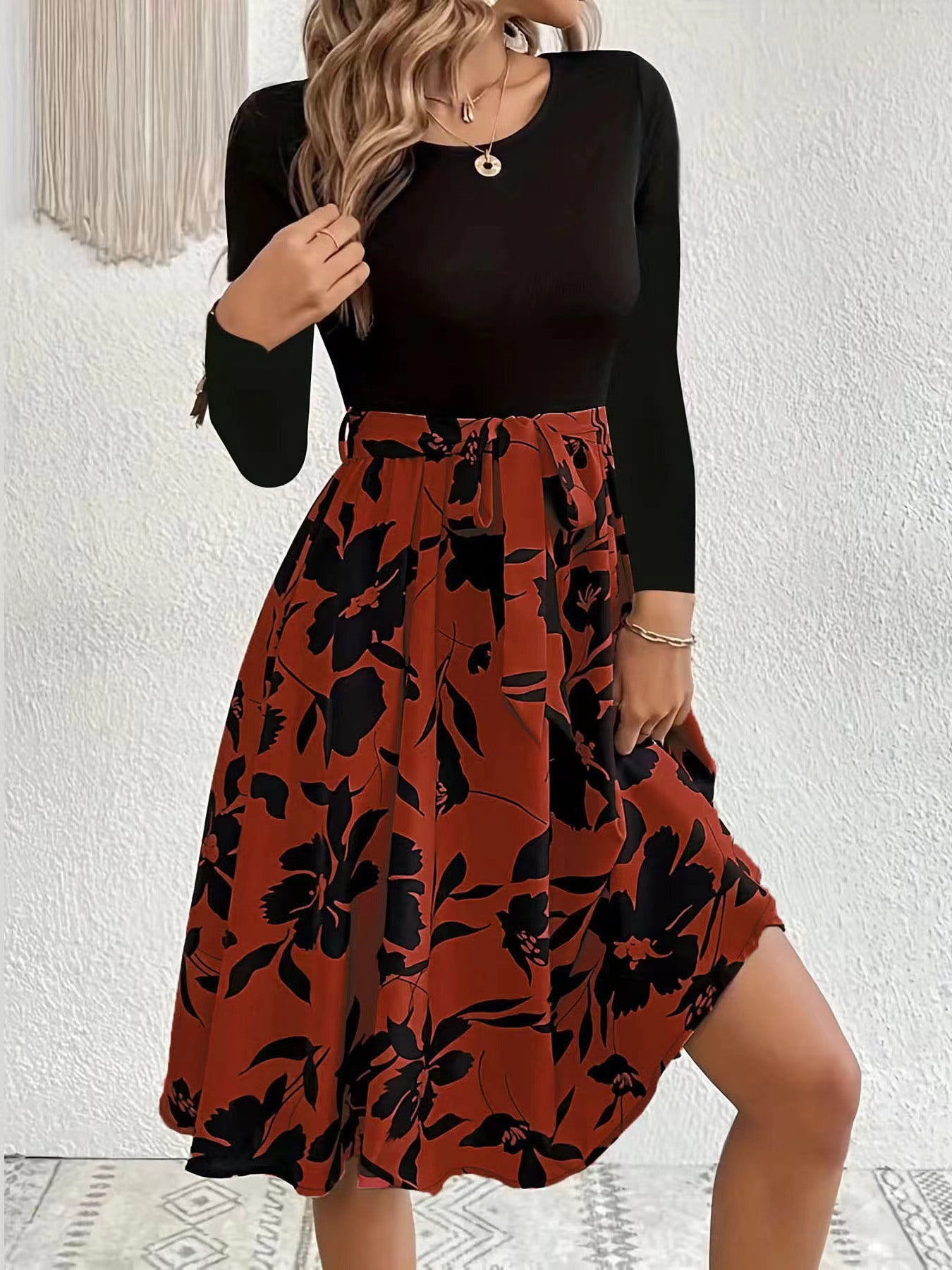 Dames Robe midi élégante avec imprimé floral et haut smocké Chic und Stil