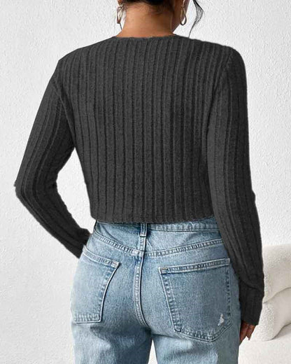 Cardigan décontracté pour femmes au design côtelé étroit avec patte de boutonnage Chic und Stil