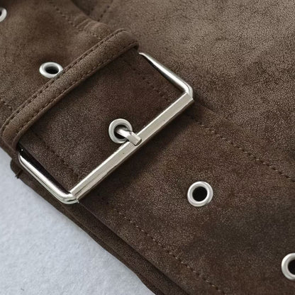 Dames en simili cuir bikerjacke dans un design cropped à la mode avec des poches pratiques Chic und Stil