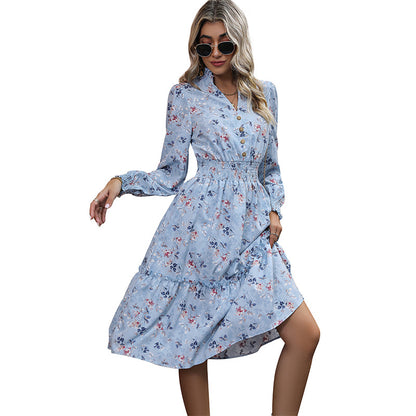 Robe midi pour femmes avec des accents floraux et des détails froncés Chic und Stil