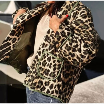 Dames blouson matelassé à motif léopard et poches Chic und Stil