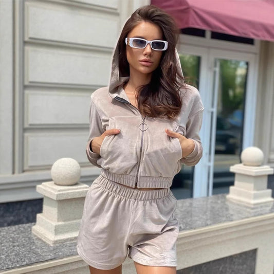 Sweat à capuche féminin tendance avec shorts assortis Chic und Stil