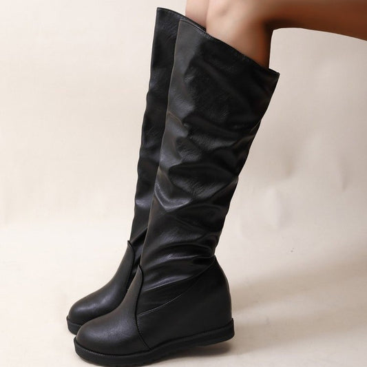 Bottes longues pour femmes avec un bel effet de fronces et un élégant talon bloc Chic und Stil