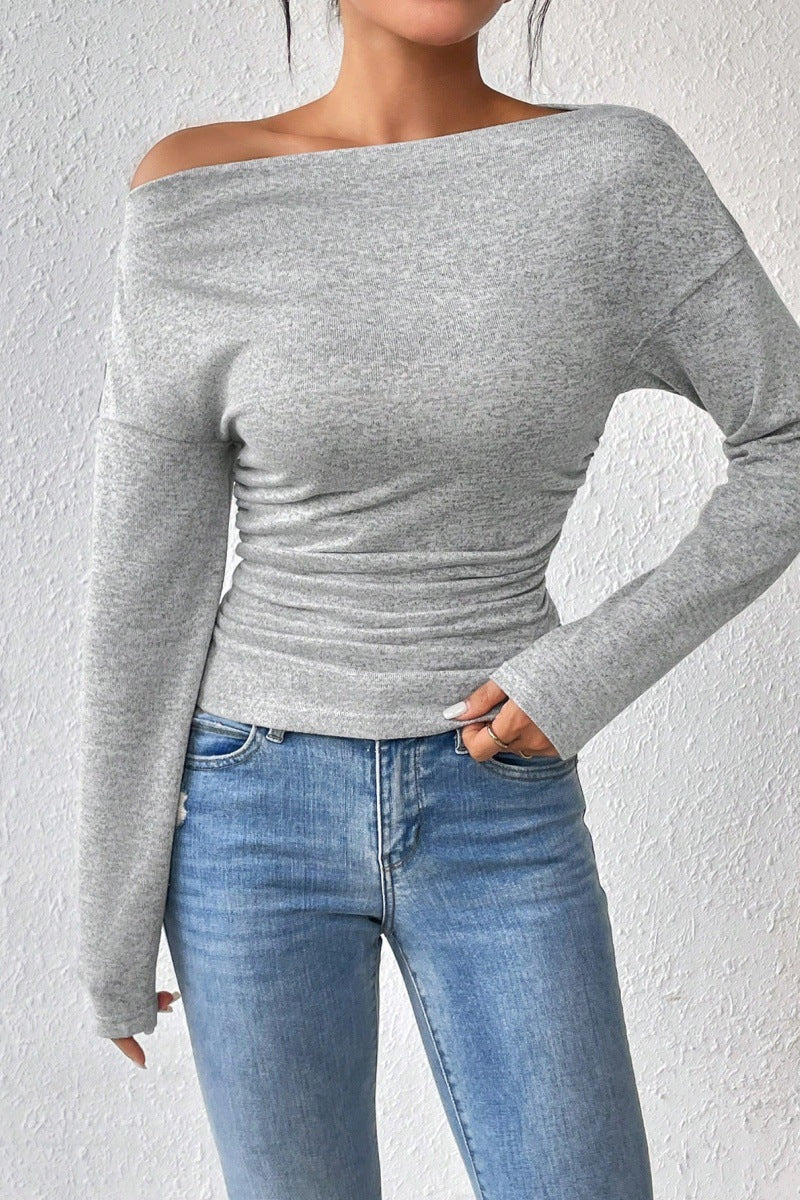 T-shirt à manches longues ajusté pour femmes avec décolleté asymétrique et fronces Chic und Stil