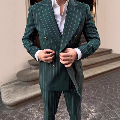 Costume élégant pour hommes avec double boutonnière et rayures à la mode Chic und Stil