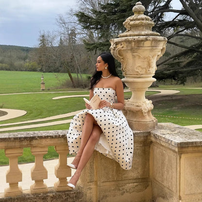 Robe de cocktail à pois pour femmes avec jupe raffinée Chic und Stil