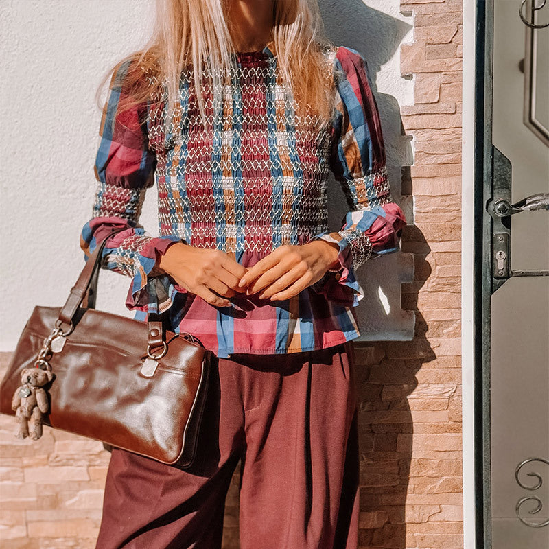 High-waisted carrot pants for ladies with elegant pleats Chic and Style