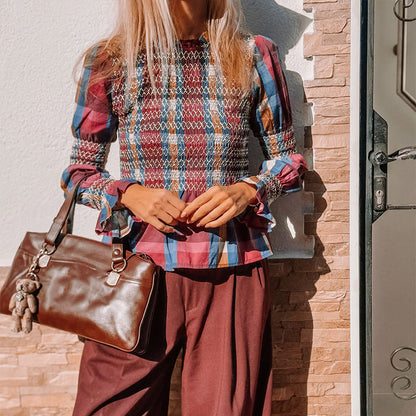 High-waisted carrot pants for ladies with elegant pleats Chic and Style