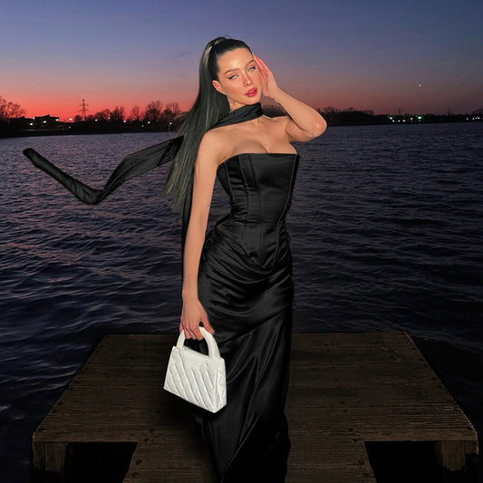 Robe de soirée de haute qualité pour femmes avec une élégante cape Chic und Stil