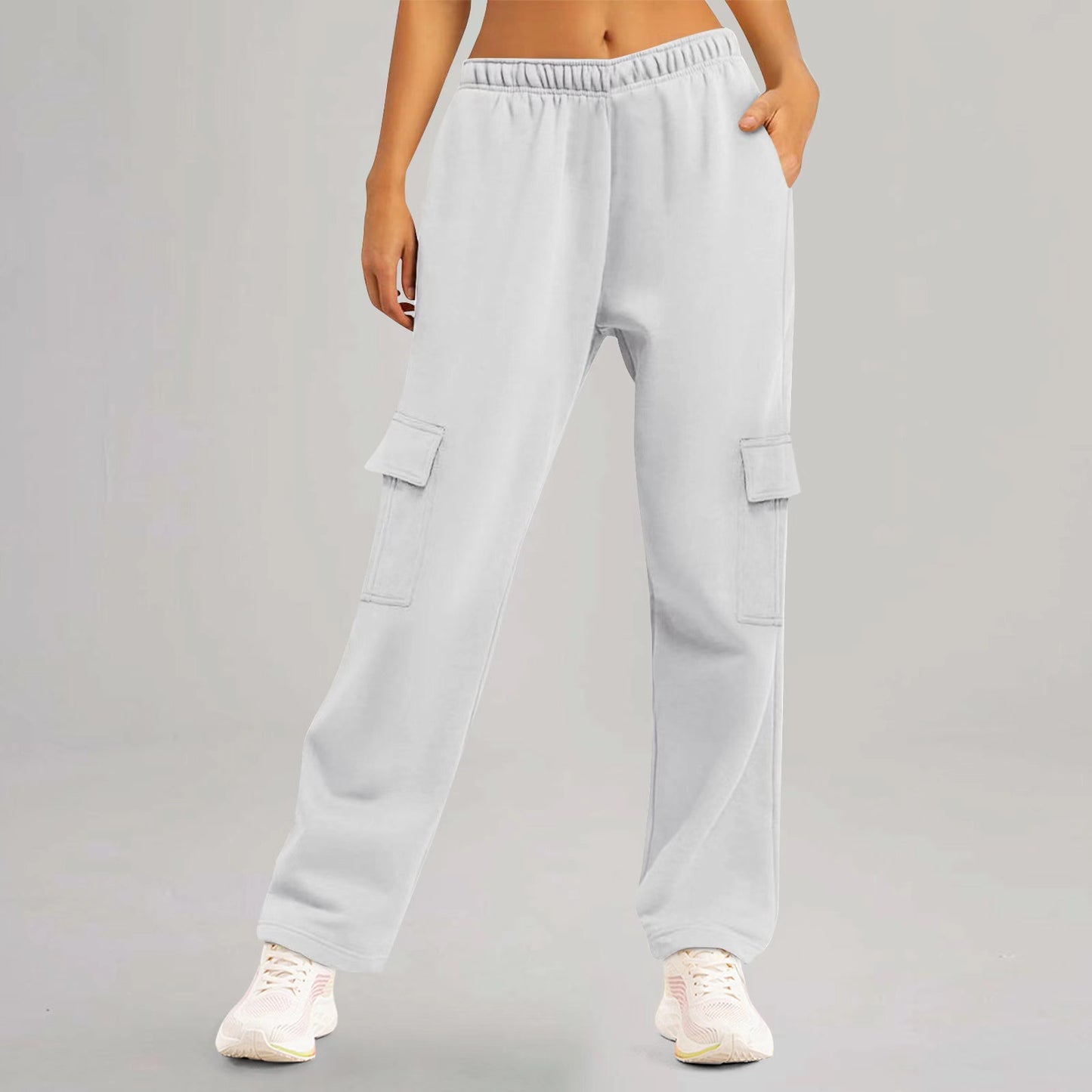 Wide cargo pants for women with practical pockets Chic and Style