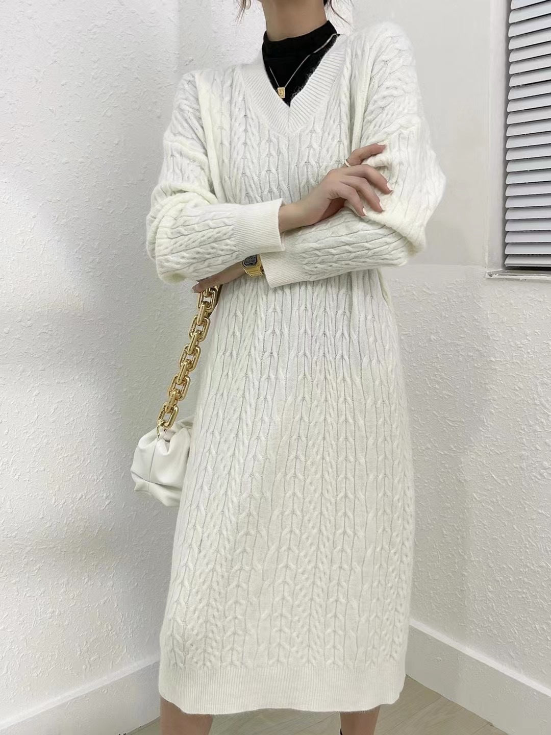 Robe tricot femme avec motif cable et décolleté en V profond Chic und Stil
