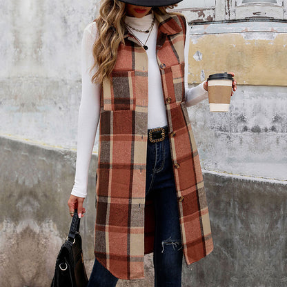 Chic and Style long sleeve women's cardigan with plaid pattern and practical pockets