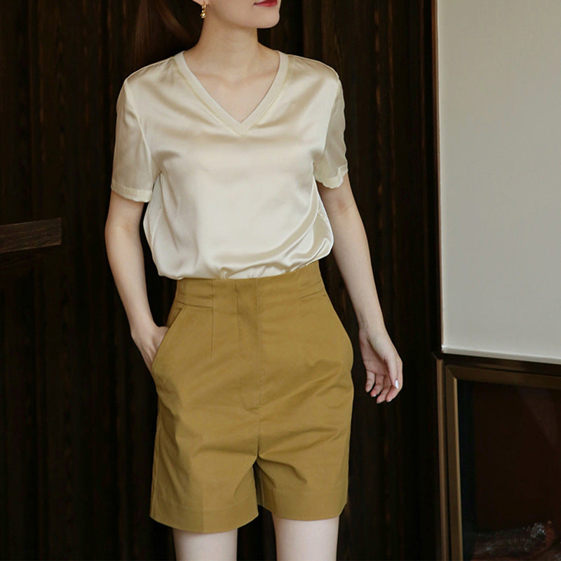 Chemisier en soie élégant à col en V pour femmes Chic und Stil