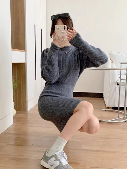 Robe en tricot élégante pour femmes avec silhouette ajustée et manches bouffantes Chic und Stil