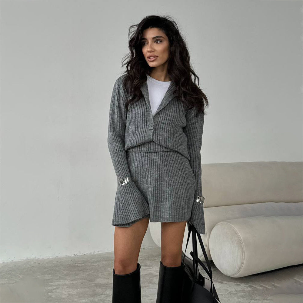 Ensemble de vestes en tricot et jupes pour femmes avec un élégant design côtelé Chic und Stil