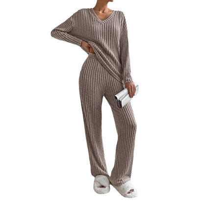 Comfortable knit set for women with V-neck and wide pants Chic and Style