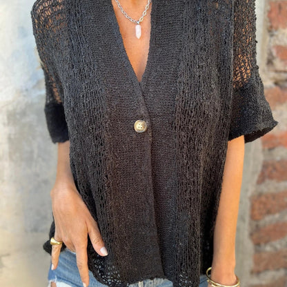Blouse en tricot pour femmes avec des motifs ajourés modernes et un devant à boutons élégant Chic und Stil
