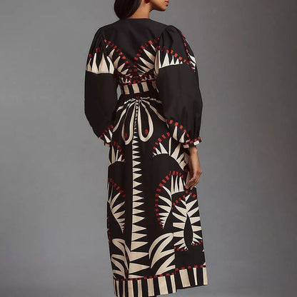 Robe maxi pour femmes avec un motif géométrique original et une élégante patte de boutonnage Chic und Stil