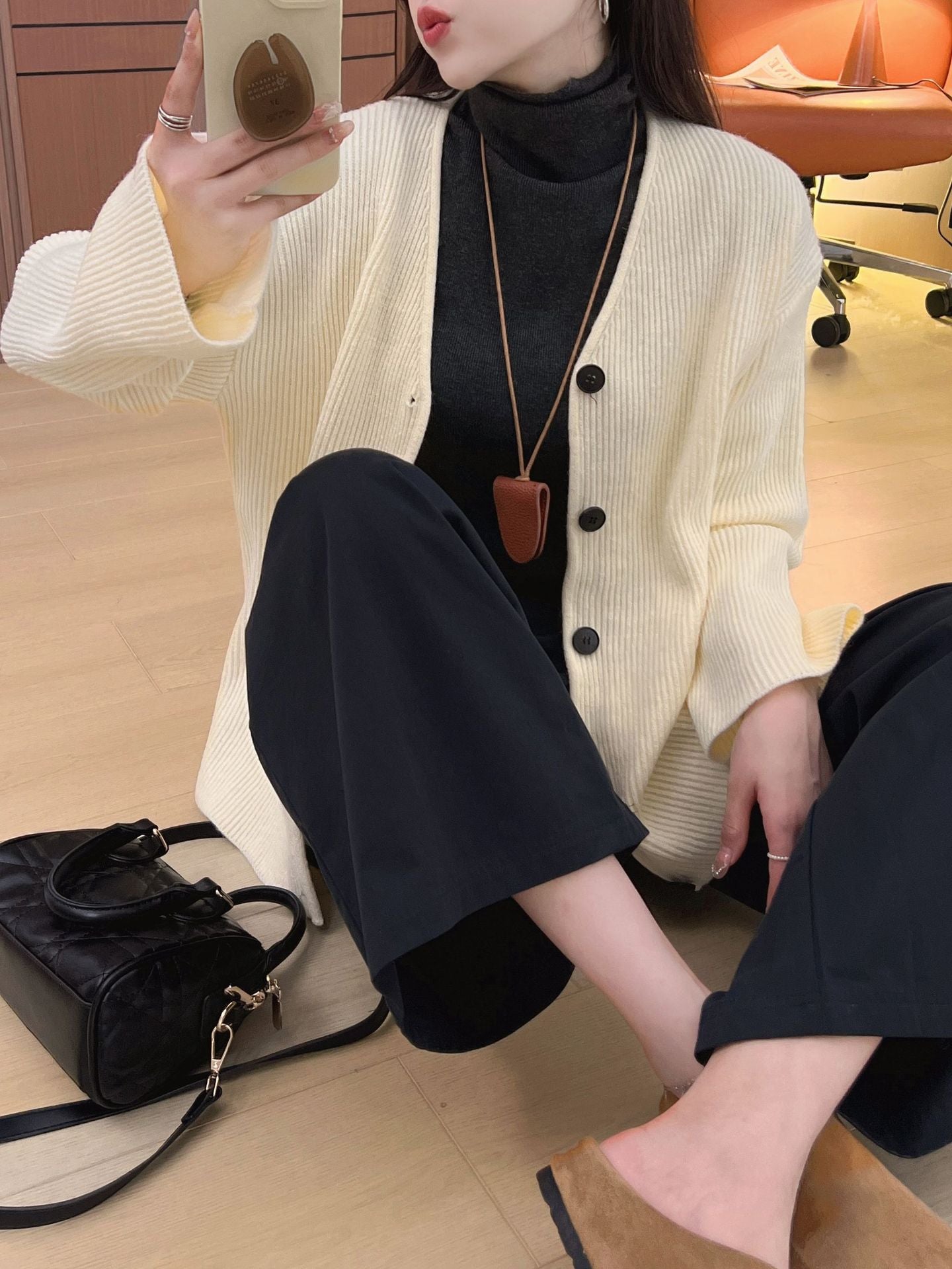 Dames gros tricot cardigan avec poches spacieuses et décolleté en V profond Chic und Stil