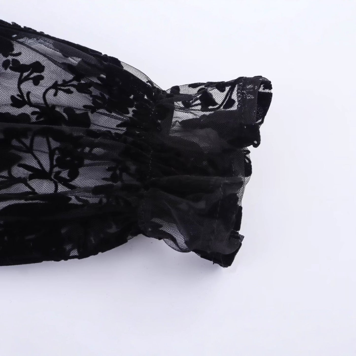 Robe maxi femme avec haut en dentelle floral et élégant ceinturon à nouer Chic und Stil