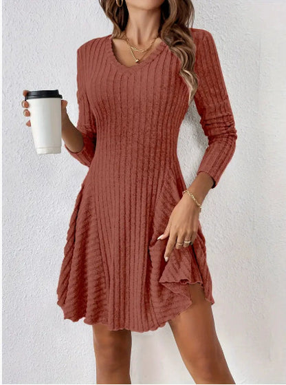Robe en tricot pour femmes avec décolleté en V et détails volants Chic und Stil