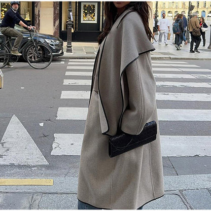 Dames Cape en Laine Oversized avec des accents à la mode Chic und Stil