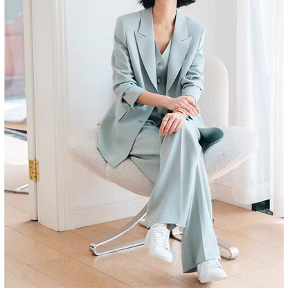 Chic and Style three-piece fitted blazer and pants set for women