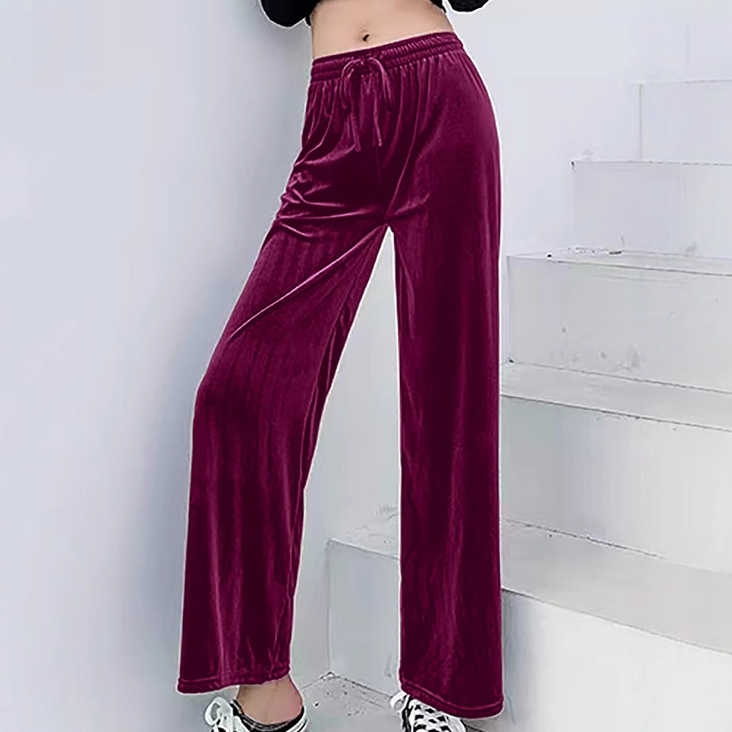 Soft and casual lounge pants in velvet for ladies Chic und Stil