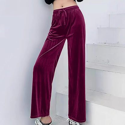 Soft and casual lounge pants in velvet for ladies Chic und Stil