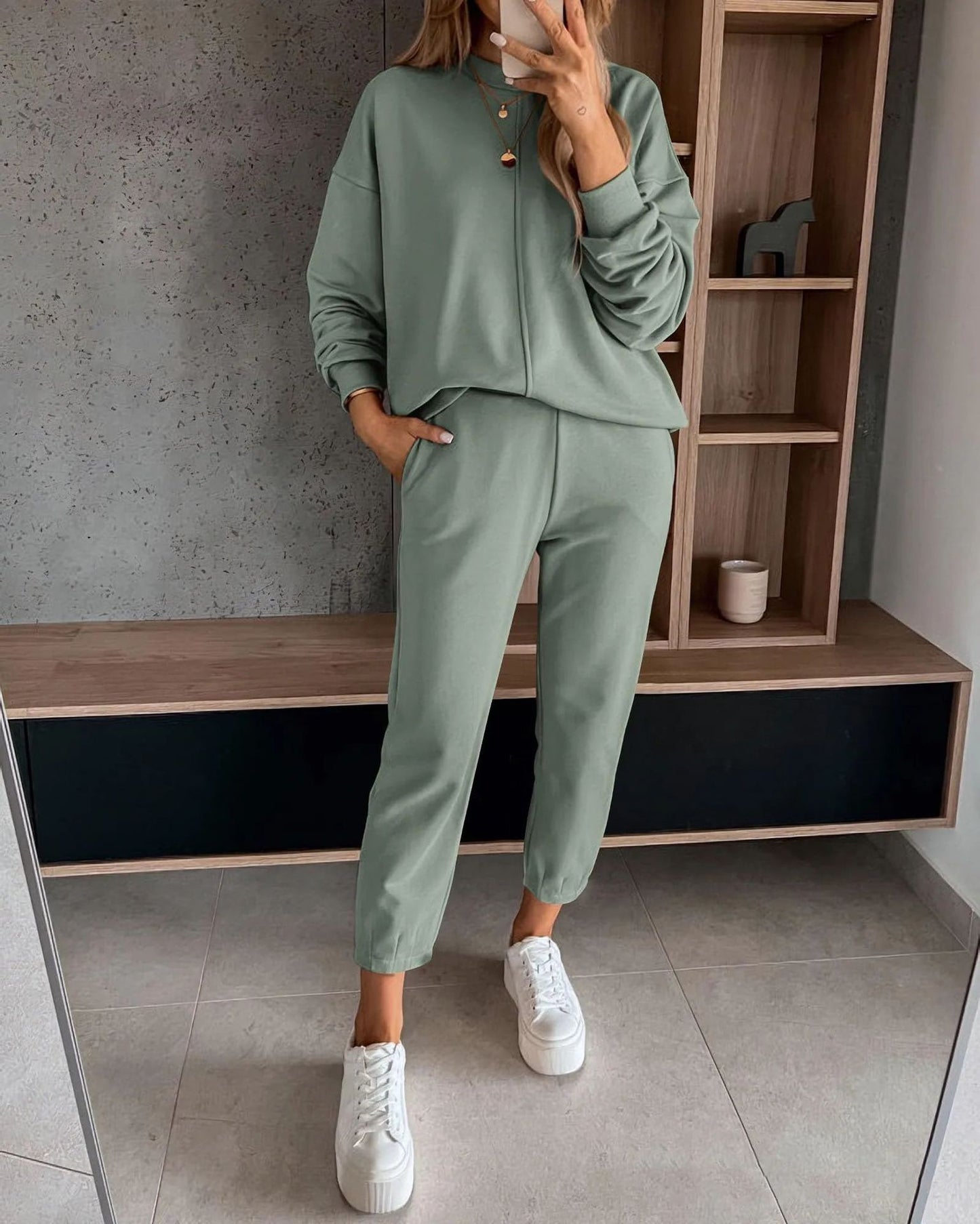 Chic and Style women's casual sweatshirt and jogger pants set