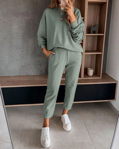 Chic and Style women's casual sweatshirt and jogger pants set