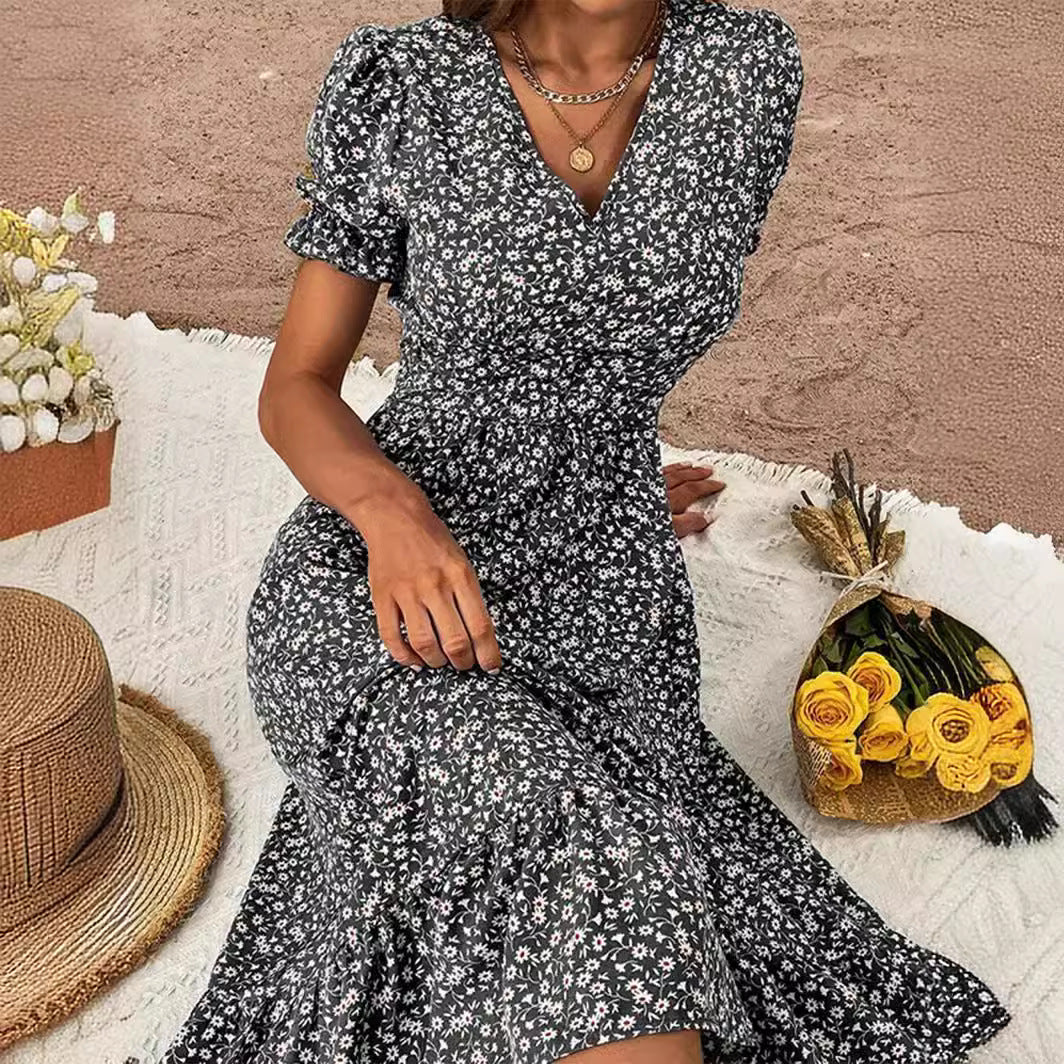 Robe maxi femme avec détail en volants fleuris et décolleté en V Chic und Stil