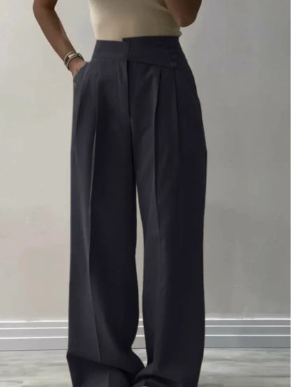 Women High-waisted palazzo pants with elegant pleats and button details Chic und Stil