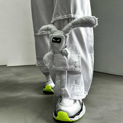 Wide cargo pants for women with innovative applications Chic und Stil