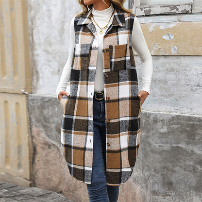 Chic and Style long sleeve women's cardigan with plaid pattern and practical pockets