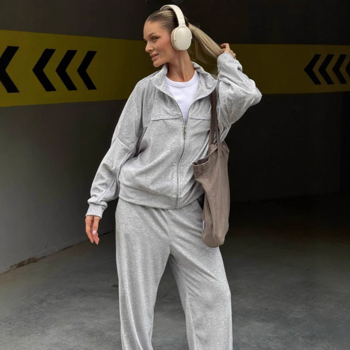 Chic and Style women's sporty velour lounge set with full zip and wide pants