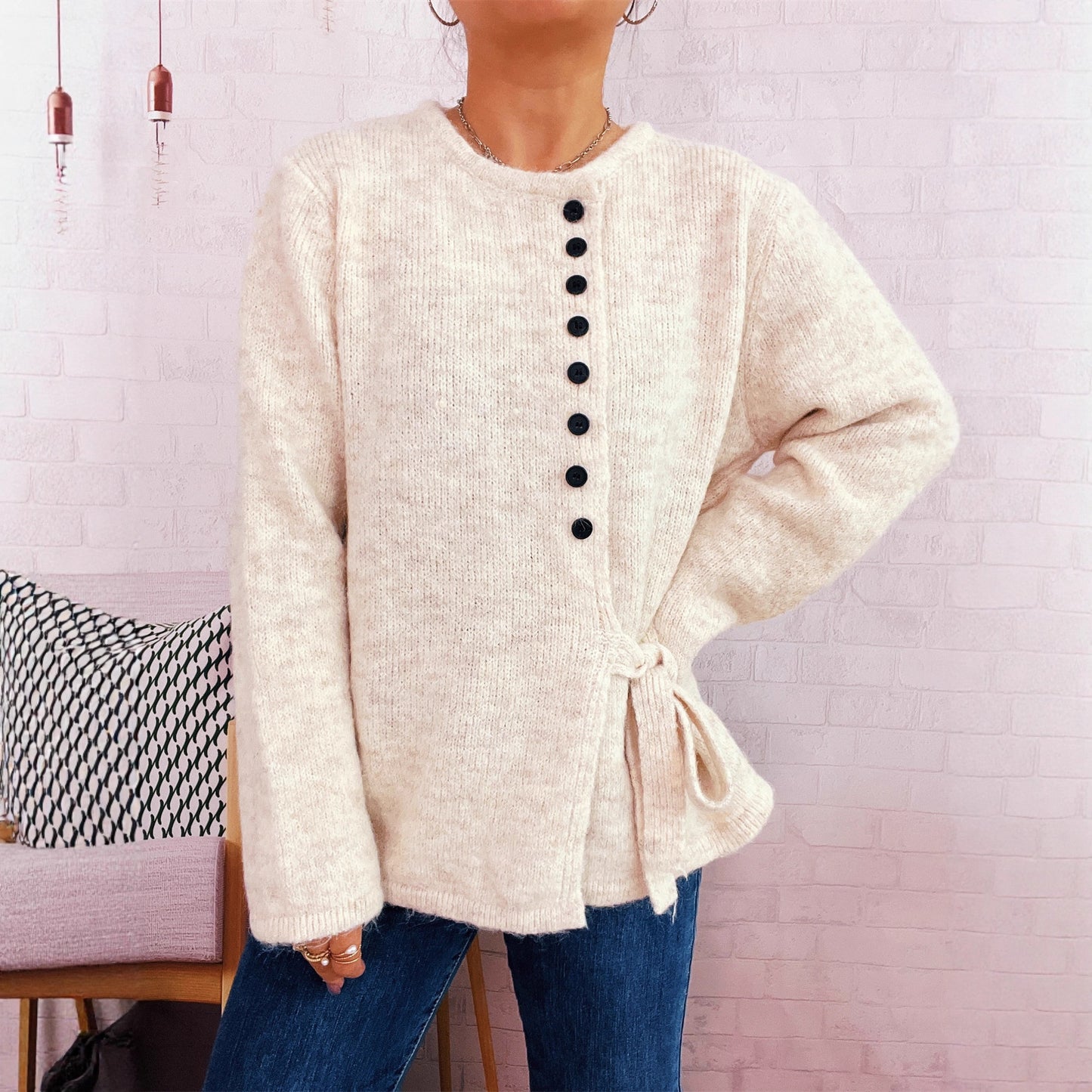 Dames Pull en V laine douillet avec ceinture élégante et détails de boutons modernes Chic und Stil