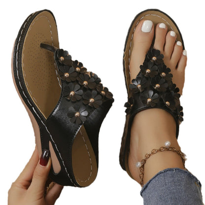 Sandales flip-flop élégantes pour femmes avec applications florales Chic und Stil